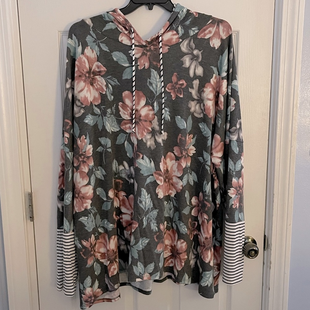 Glitzy Girlz Size 6X Floral hoodie